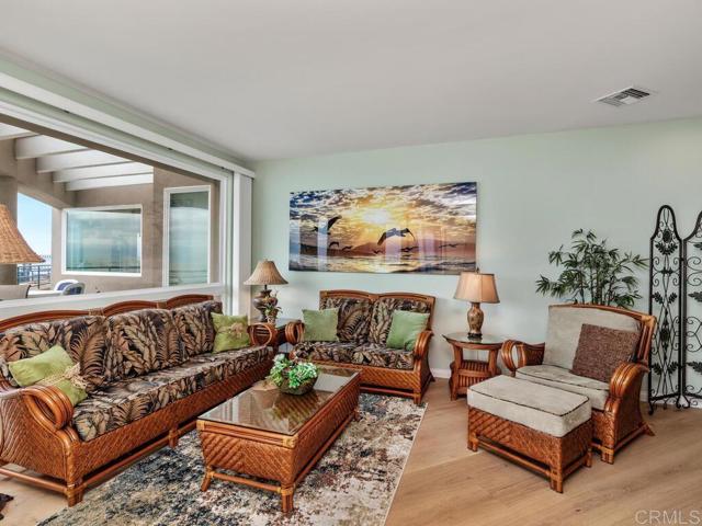 Detail Gallery Image 7 of 40 For 901 S Pacific St #101,  Oceanside,  CA 92054 - 3 Beds | 2/1 Baths