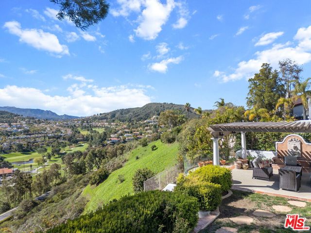 24464 Park Granada, Calabasas CA: https://media.crmls.org/mediaz/095e9f47-13c6-4d3a-8a7a-2cd929d3b3a7.jpg