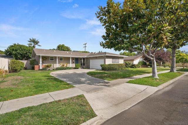 661 Balboa Avenue, Coronado CA: https://media.crmls.org/mediaz/095ebf86-603c-4777-aef5-b38b5363cd97.jpg