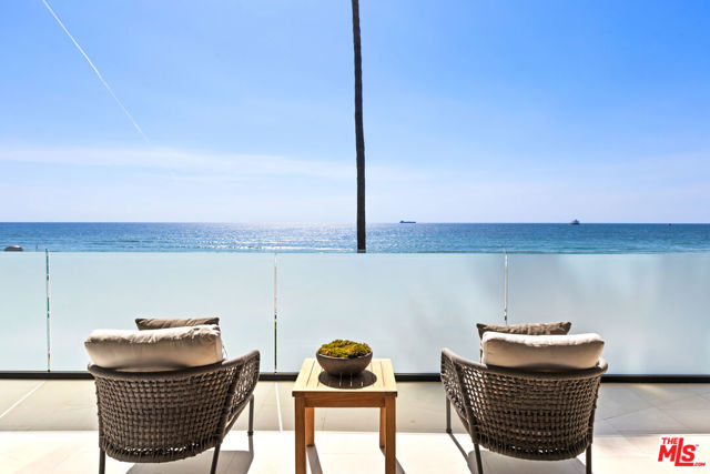 4016 The Strand, Manhattan Beach CA: https://media.crmls.org/mediaz/095f367d-19fc-4156-9707-710f5053750e.jpg