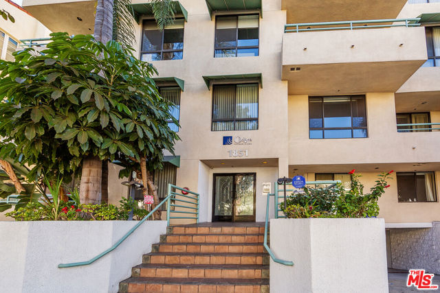 1851 Veteran Avenue, Los Angeles CA: https://media.crmls.org/mediaz/095f8325-c62d-4f5a-a860-78fdb0a38d85.jpg