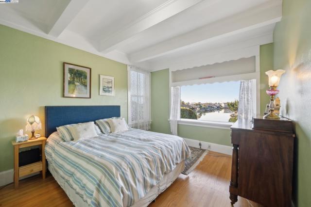 2000 CLINTON AVENUE, Alameda CA: https://media.crmls.org/mediaz/095fb1c9-1259-4671-9f6d-a8a35c3df547.jpg