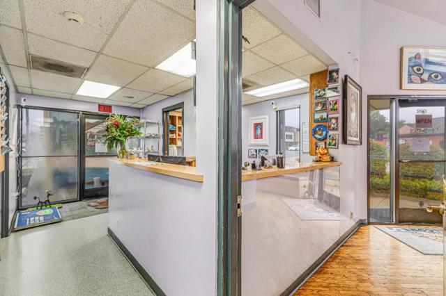 10012 N Foothill Boulevard, Cupertino CA: https://media.crmls.org/mediaz/095fe228-2233-469a-acda-c7dd740ed77a.jpg