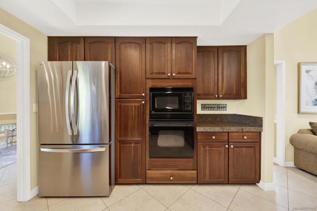 17233 Cuvee Ct, Poway CA: https://media.crmls.org/mediaz/095fe88e-65a4-48bd-9e30-c53a0df84fce.jpg