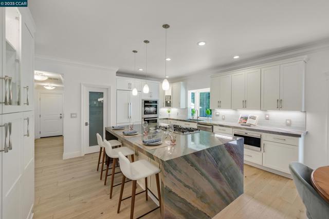 2363 Fish Creek Pl, Danville CA: https://media.crmls.org/mediaz/096028c1-0eee-4eab-a658-6ce3721ec319.jpg