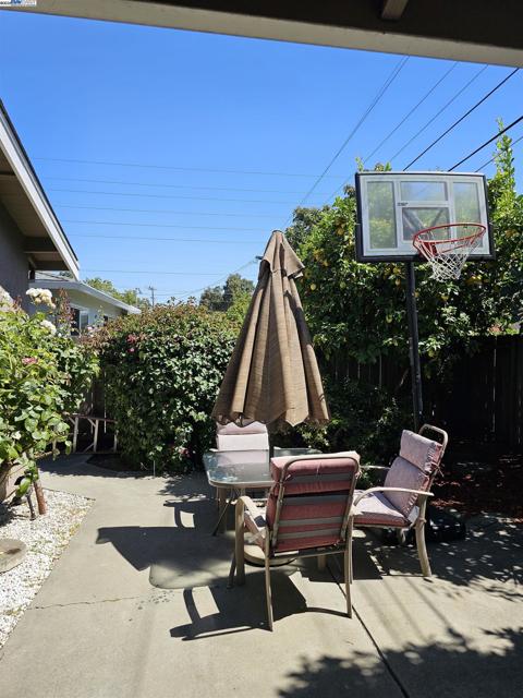 40575 Blacow Road, Fremont CA: https://media.crmls.org/mediaz/0960b95f-61ce-4cc8-8031-e097278cba9e.jpg