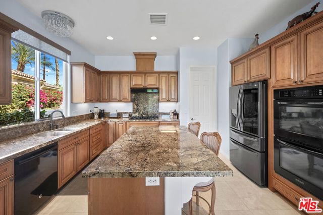 56645 Mountain, La Quinta CA: https://media.crmls.org/mediaz/0960bd16-cfa1-45b4-98df-f24bca6e8fd5.jpg