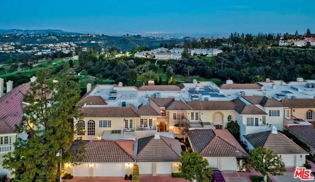 2286 Canyonback Road, Los Angeles CA: https://media.crmls.org/mediaz/0960c947-aa87-4577-9f85-6272dece32e2.jpg