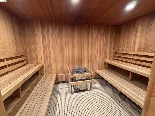 565 Bellevue Ave, Oakland CA: https://media.crmls.org/mediaz/0960d27a-e862-405b-a51a-922d10424511.jpg