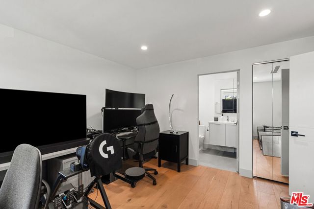 4338 Agnes Avenue, Studio City CA: https://media.crmls.org/mediaz/09610695-ae0d-4446-8587-8e11b3fa3e18.jpg