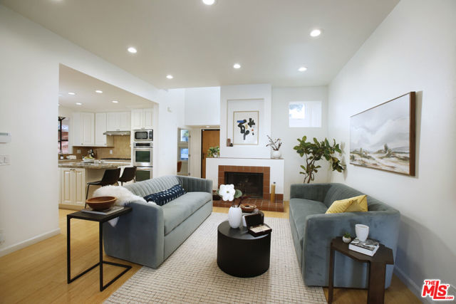 426 S Swall Drive, Beverly Hills CA: https://media.crmls.org/mediaz/09613dc8-bba9-45ba-a256-44db807d2c5e.jpg