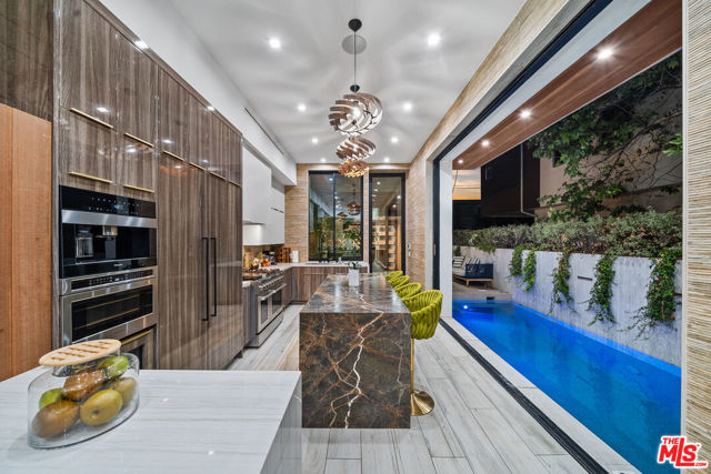 836 California Avenue, Venice CA: https://media.crmls.org/mediaz/096176ff-fc96-4779-8d0b-0e1e121ce847.jpg