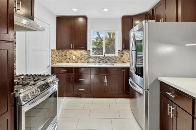 3703 Florence Street, Redwood City CA: https://media.crmls.org/mediaz/09619fe8-12c7-4b38-90e6-ef20b93d0fa7.jpg