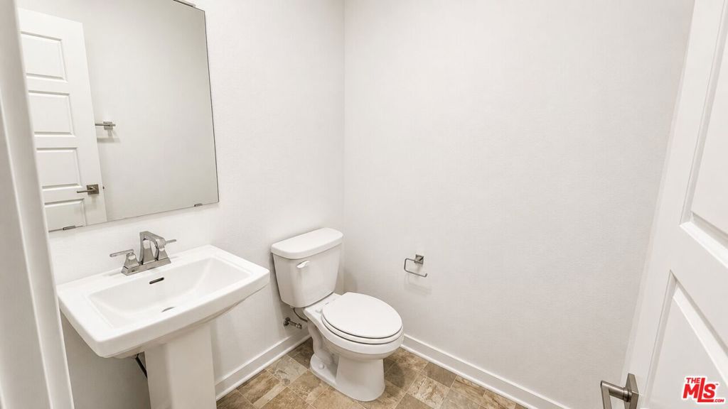 https://media.crmls.org/mediaz/0961a42d-7971-4c41-bb34-32dd783b93fe.jpg?preset=X-Large