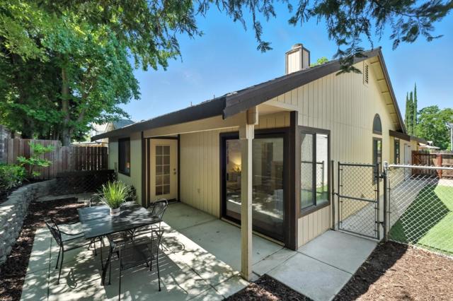 9345 Ivydale Circle, Elk Grove CA: https://media.crmls.org/mediaz/0961eef9-da83-4b43-a7dd-d98e70b91692.jpg