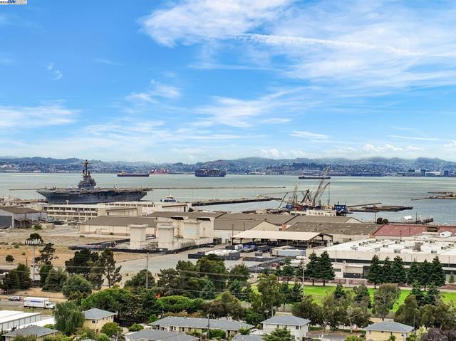 1811 3rd St, Alameda CA: https://media.crmls.org/mediaz/09626815-610b-44c6-bc4d-33ee24a05a60.jpg