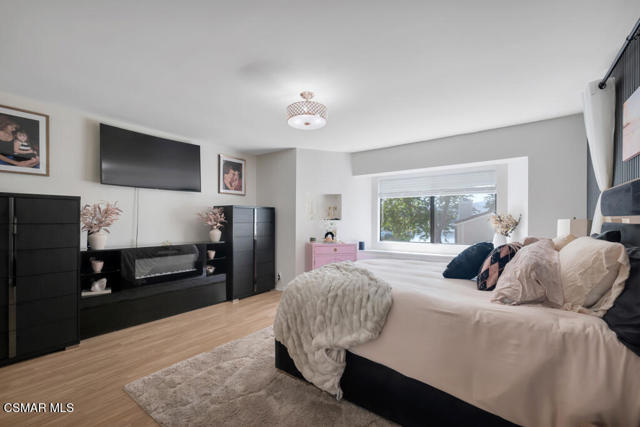 1218 S Westlake Boulevard, Westlake Village CA: https://media.crmls.org/mediaz/0962749a-1630-496f-a0b3-045347fad220.jpg