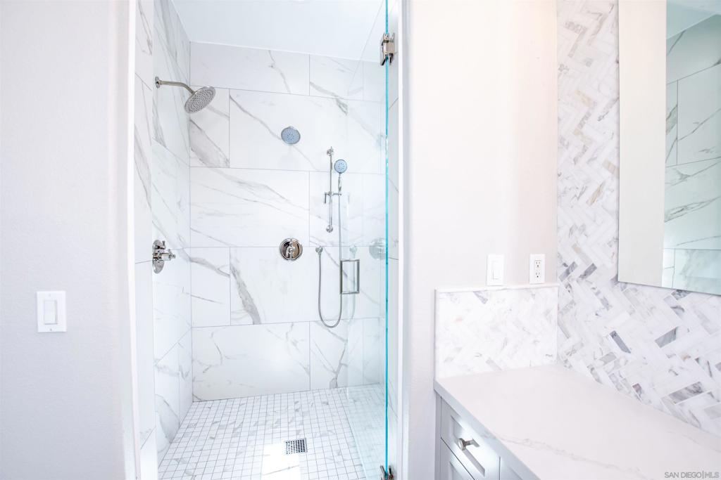 MLS #250040947SD image #17