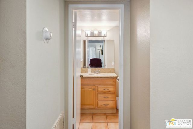 5205 E Waverly Drive, Palm Springs CA: https://media.crmls.org/mediaz/096303d0-0fa1-4b1a-a84a-07521311eba2.jpg