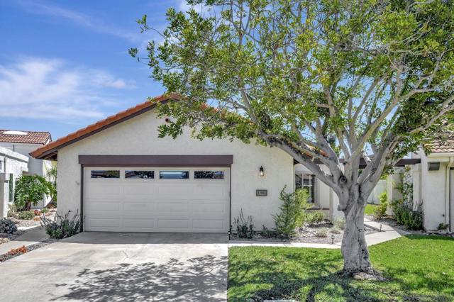 12880 Circulo Dardo, San Diego CA: https://media.crmls.org/mediaz/0963415c-ee7e-43eb-9b86-2feaf1febb16.jpg