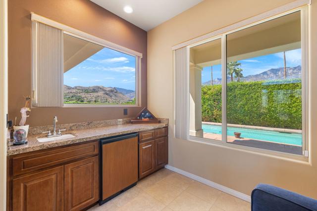 1691 Ponderosa Way, Palm Springs CA: https://media.crmls.org/mediaz/0963eccc-aa72-4639-aaba-3ce093618e06.jpg