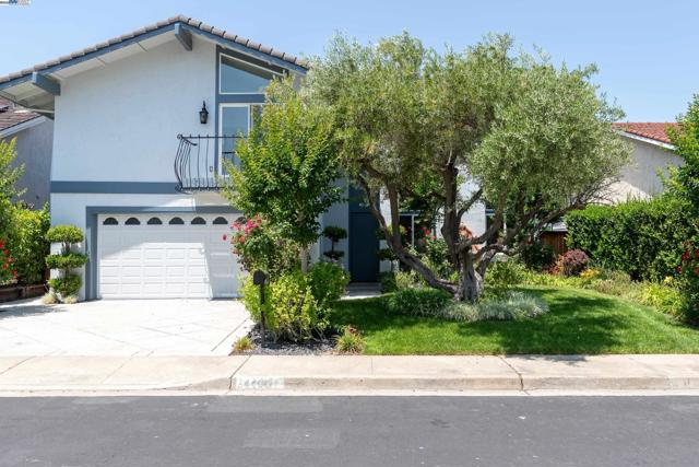 4406 Sugarland Ct, Concord CA: https://media.crmls.org/mediaz/09640371-2713-438c-a5c4-f6f7db27c9dc.jpg