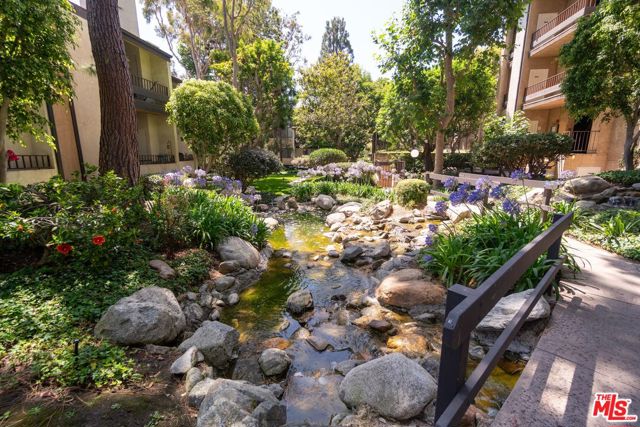 8110 Manitoba Street, Playa del Rey CA: https://media.crmls.org/mediaz/096414d6-59e8-407c-84a9-649b5392c7c2.jpg