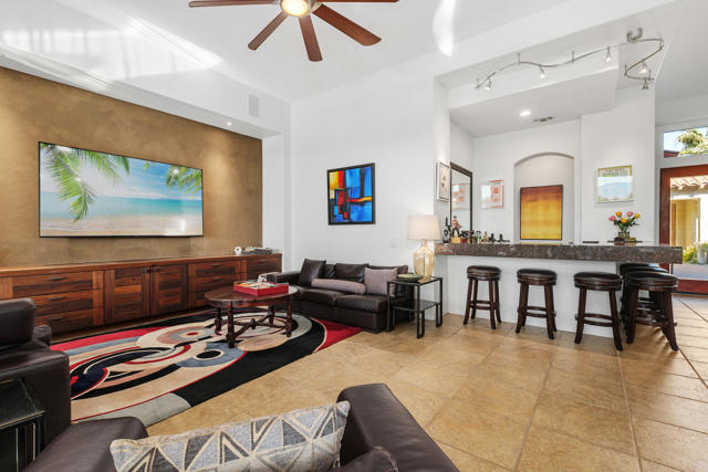 284 Loch Lomond Road, Rancho Mirage CA: https://media.crmls.org/mediaz/09642304-d8e8-4021-8ebb-f8df1885ef82.jpg