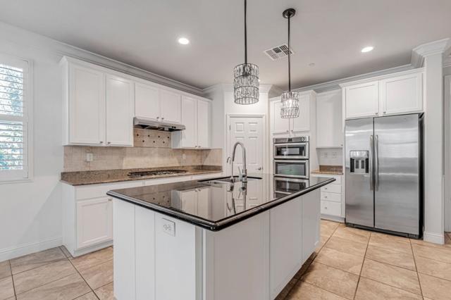 2491 Redbud Way, Manteca CA: https://media.crmls.org/mediaz/0964cd37-1fef-4995-869f-9feccb89f8c8.jpg
