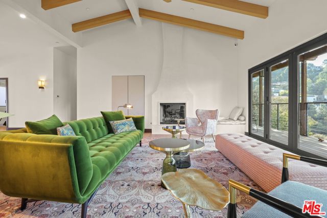 2835 Oak Point Drive, Los Angeles CA: https://media.crmls.org/mediaz/0964f7e6-4a15-41c0-87e3-720769f6b7c0.jpg