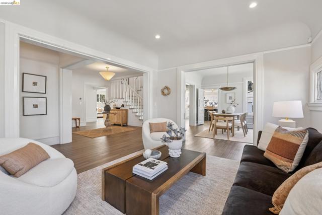 Image 7 of 59 For 231 Bonita Ave