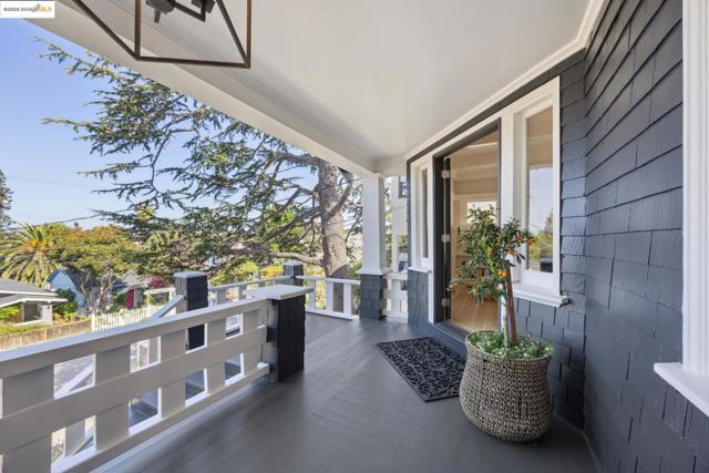 3936 Elston Ave., Oakland CA: https://media.crmls.org/mediaz/09654fcd-9e70-4d45-a4a9-0c0ba28bf3a5.jpg