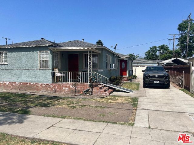 10515 Hoover Street, Los Angeles, California 90044, ,Multi-Family,For Sale,Hoover,24405579