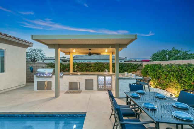 44830 Via Mirabel, La Quinta CA: https://media.crmls.org/mediaz/09656621-74ba-435f-afc0-998023c36a21.jpg