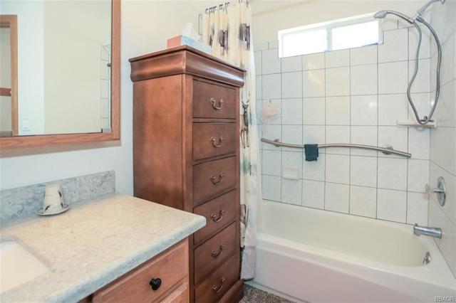 2324 Manzanita Lane, Big Bear CA: https://media.crmls.org/mediaz/096588e6-030b-433f-beef-5d3b29115a48.jpg