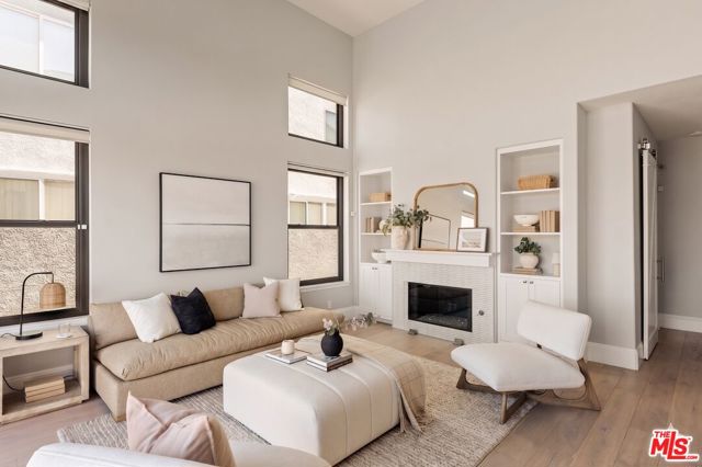 6592 Kentwood Bluffs Drive, Los Angeles CA: https://media.crmls.org/mediaz/09659742-2b57-4f24-a218-f175d6d6e969.jpg