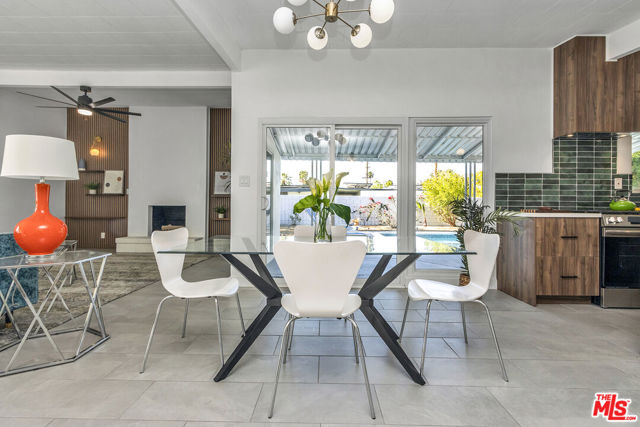 547 N Farrell Drive, Palm Springs CA: https://media.crmls.org/mediaz/0966029d-0eb4-4dc6-ad66-c54b240c45d1.jpg