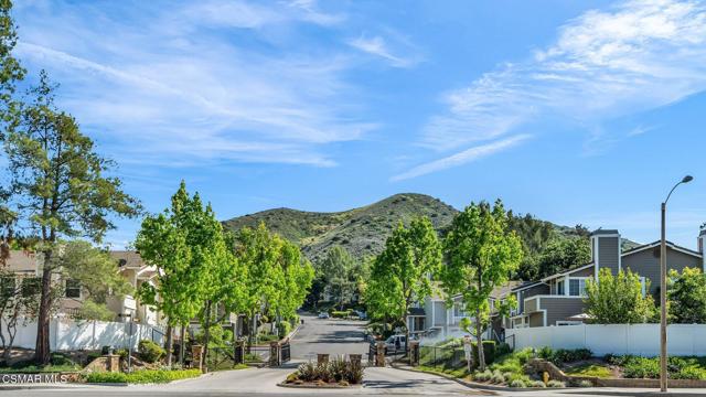 30972 Minute Man Way, Westlake Village CA: https://media.crmls.org/mediaz/09666e8e-eca8-4290-ab94-aa208f988c4b.jpg