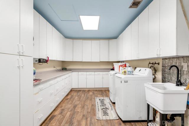25980 Forest Dr, Escondido CA: https://media.crmls.org/mediaz/096697f4-23f1-4625-bdf8-f902743e0d8e.jpg