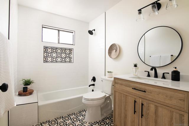 2524 Luciernaga St, Carlsbad CA: https://media.crmls.org/mediaz/0966a751-d1dc-4645-b03c-2e08b32614a9.jpg