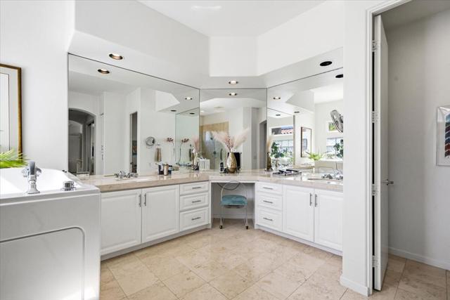 384 Tomahawk Drive, Palm Desert, CA 92211
