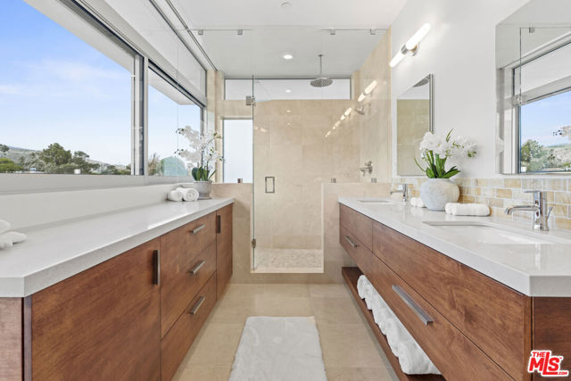 5738 Busch Drive, Malibu CA: https://media.crmls.org/mediaz/0968085f-c9c7-4543-b331-f8d93d6cfc18.jpg