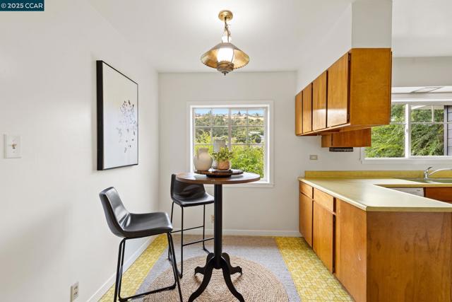 466 Clark St, Crockett CA: https://media.crmls.org/mediaz/09681010-42ed-49fb-bf3c-2553b2eb3c15.jpg