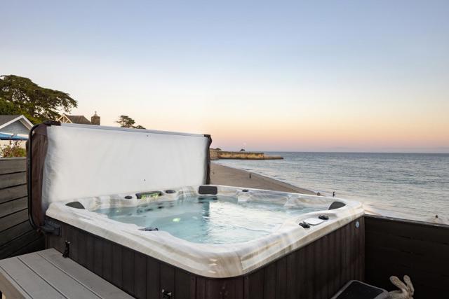 2900 E Cliff Drive, Santa Cruz CA: https://media.crmls.org/mediaz/09682eaf-7cb5-4899-bbb0-a5b196d74cc3.jpg