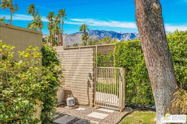 360 Cabrillo Road, Palm Springs CA: https://media.crmls.org/mediaz/0968b870-2b80-4d94-a262-d3f20e07aa2e.jpg