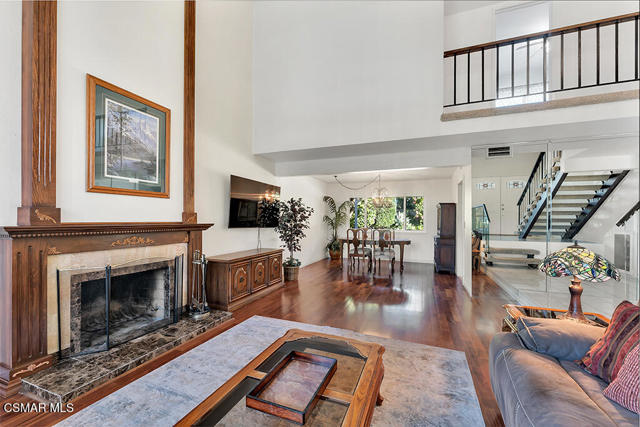 2108 N Brower Street, Simi Valley CA: https://media.crmls.org/mediaz/0968c73d-305e-4a51-bea9-70cd95bcd5b9.jpg