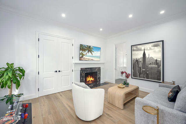 508 W Stafford Road, Thousand Oaks CA: https://media.crmls.org/mediaz/0968c8f4-9a5e-469f-b41c-acb8a2a7628e.jpg
