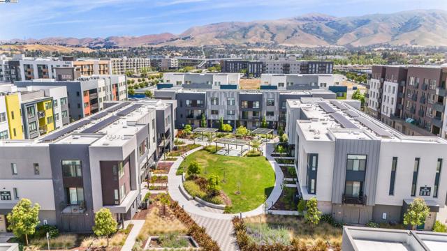 45099 Impress Common, Fremont CA: https://media.crmls.org/mediaz/0969abcb-fa36-4e42-8670-96c39d006883.jpg