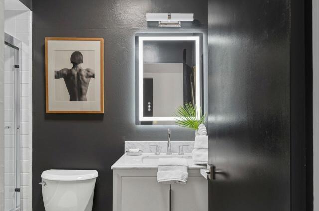 2113 Sunshine Way, Palm Springs CA: https://media.crmls.org/mediaz/0969c372-e1b3-473a-a17a-e2f546d34bcf.jpg