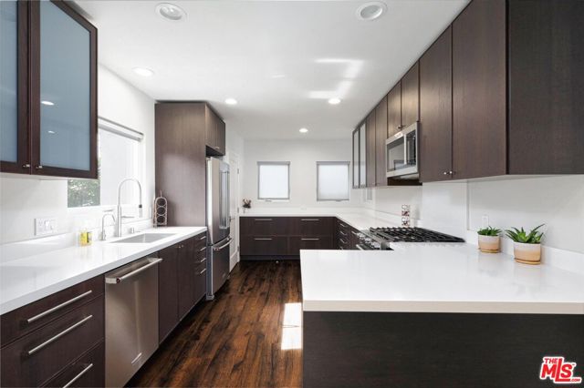 23018 Leonora Drive, Woodland Hills CA: https://media.crmls.org/mediaz/0969f540-52a5-4be0-a73d-3e182d99f032.jpg
